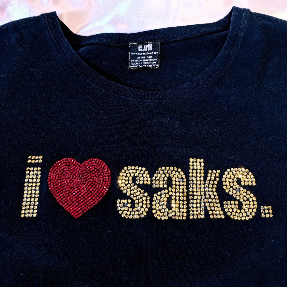 "I❤️saks."(on front) "saks❤️me."(on back)💎5th Ave Vintage Baby Tee